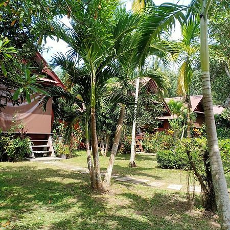 Friendly Koh Jum Hotel Bagian luar foto
