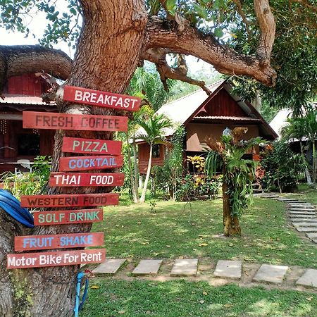 Friendly Koh Jum Hotel Bagian luar foto