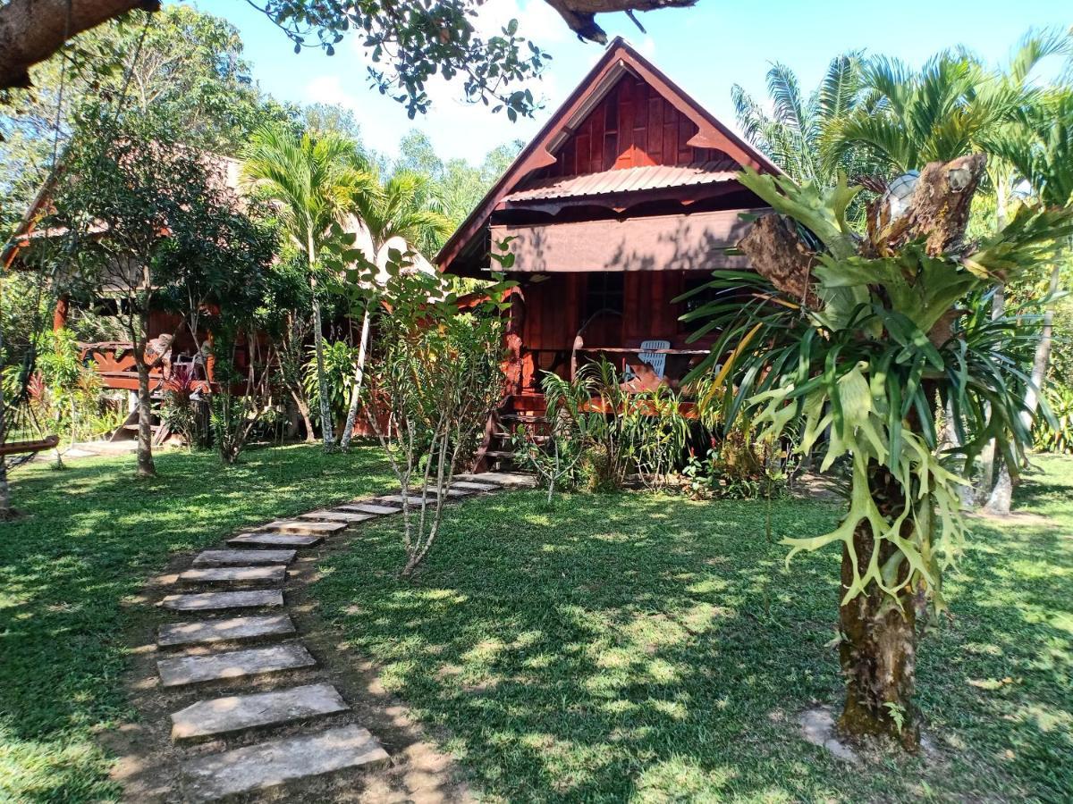 Friendly Koh Jum Hotel Bagian luar foto
