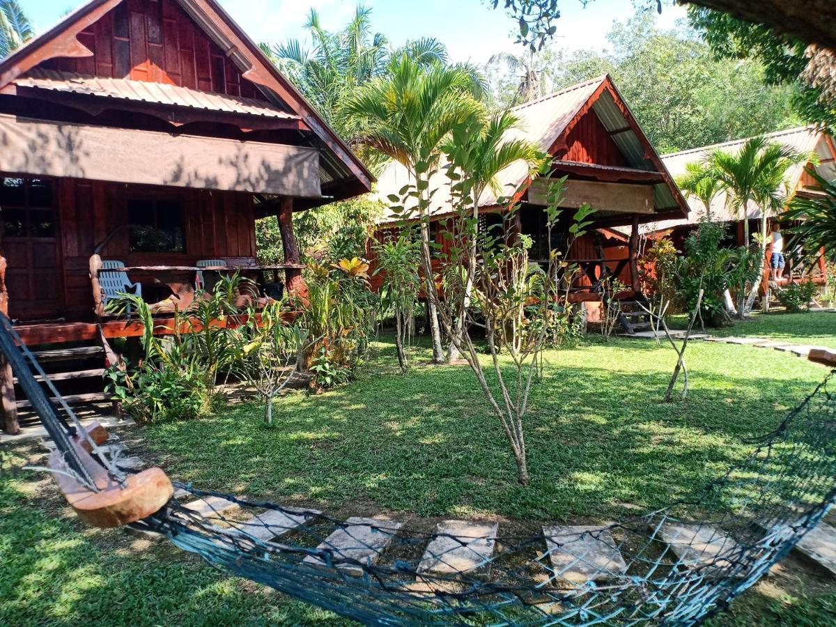 Friendly Koh Jum Hotel Bagian luar foto