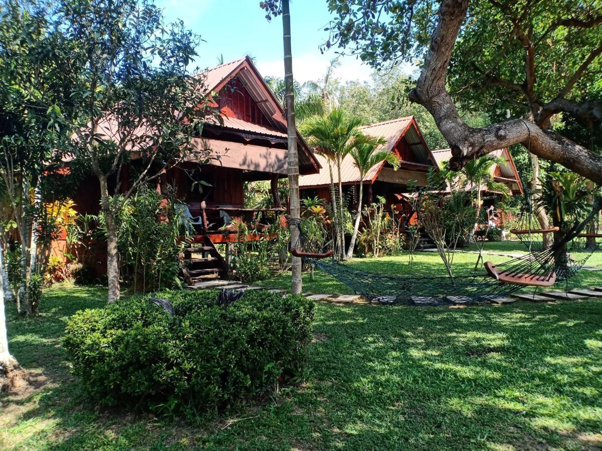 Friendly Koh Jum Hotel Bagian luar foto