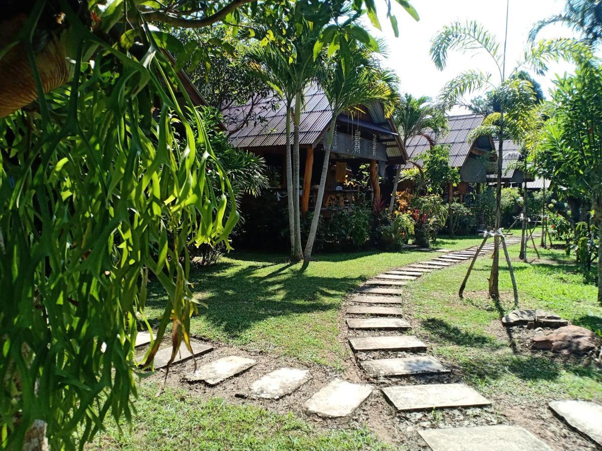 Friendly Koh Jum Hotel Bagian luar foto