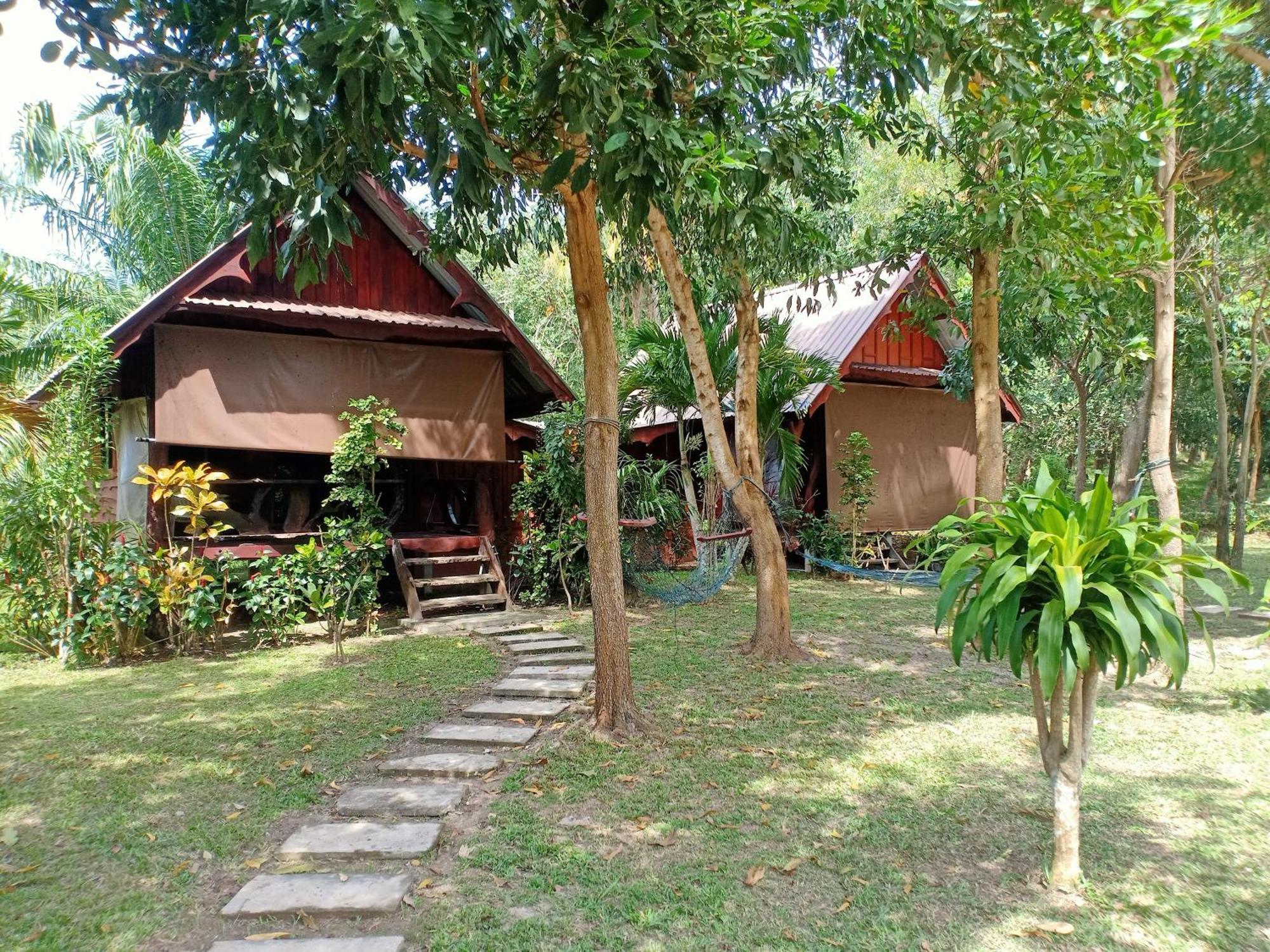 Friendly Koh Jum Hotel Bagian luar foto