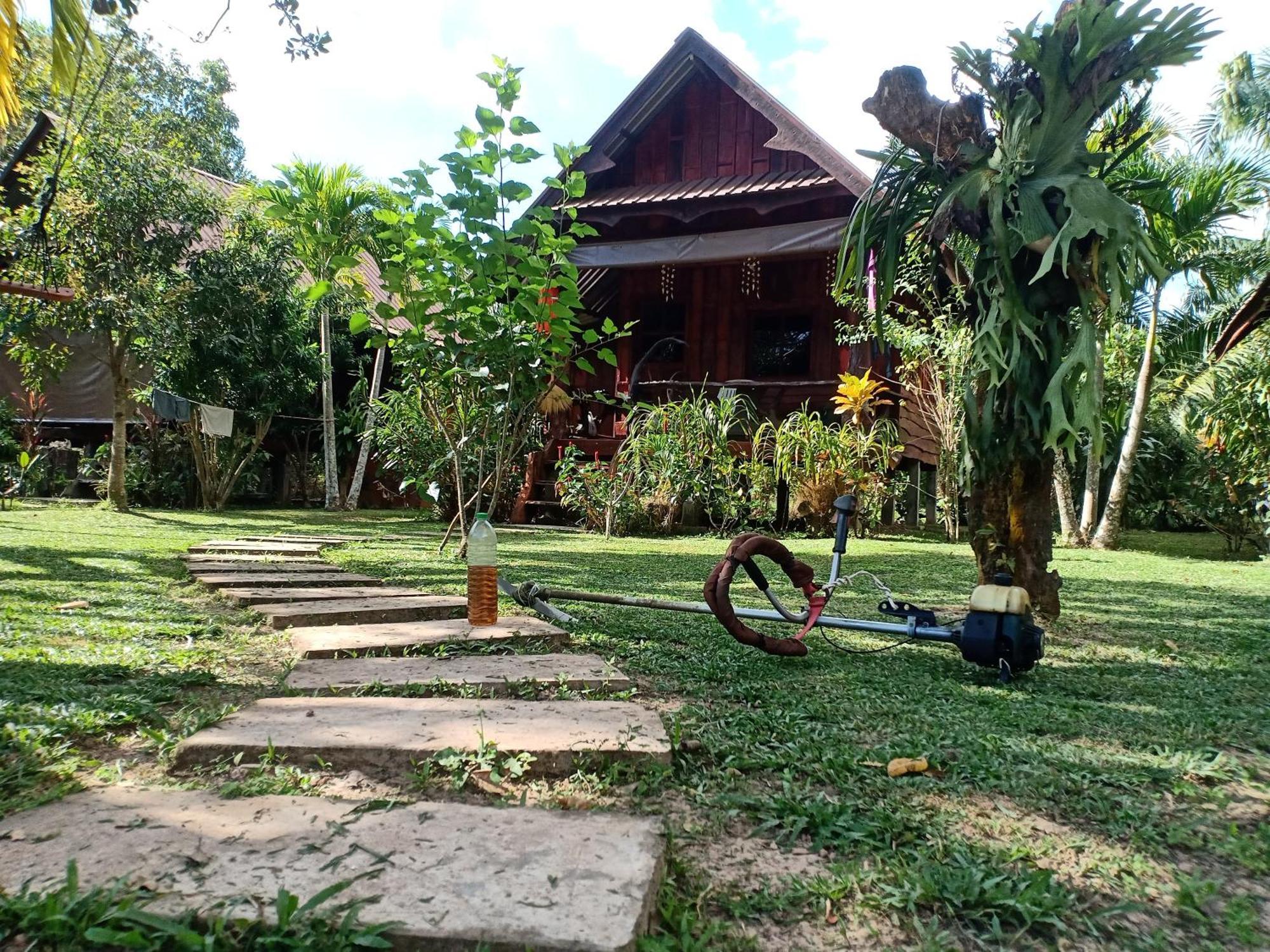 Friendly Koh Jum Hotel Bagian luar foto