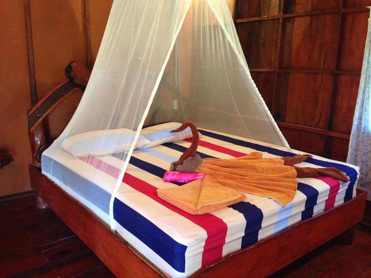 Friendly Koh Jum Hotel Bagian luar foto
