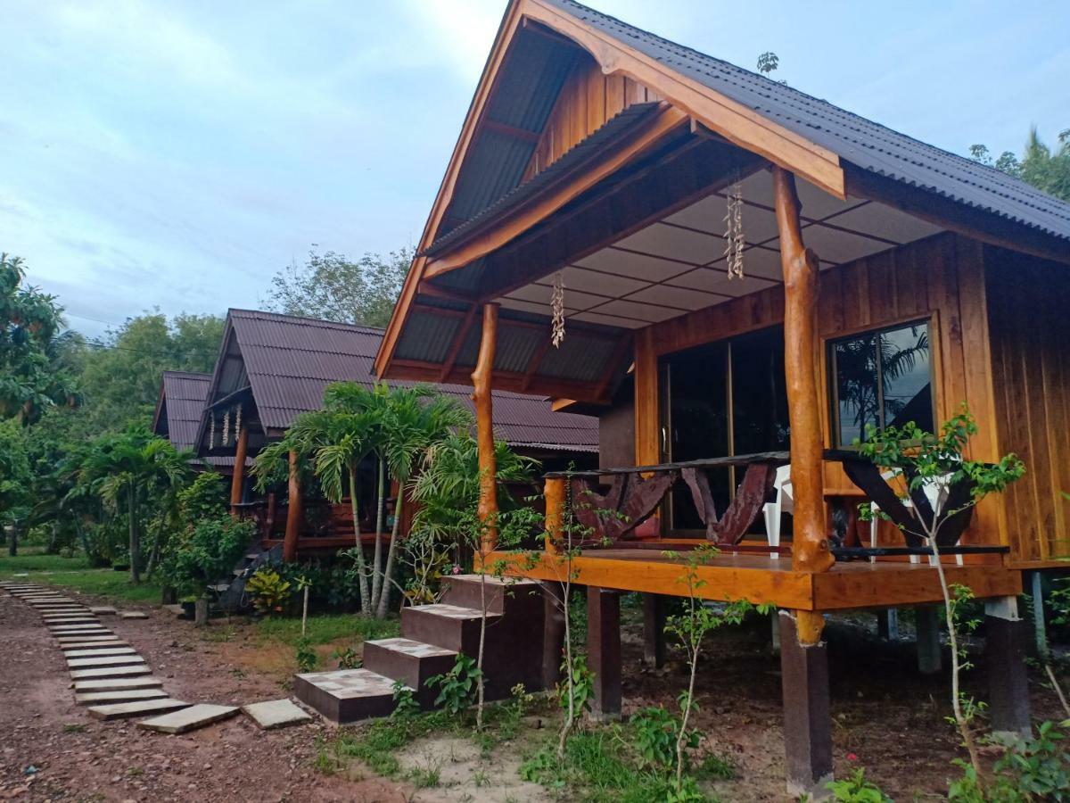 Friendly Koh Jum Hotel Bagian luar foto