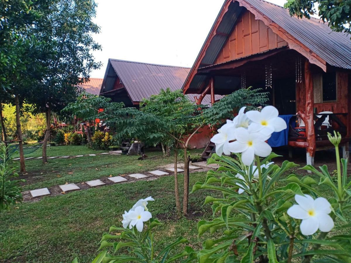 Friendly Koh Jum Hotel Bagian luar foto